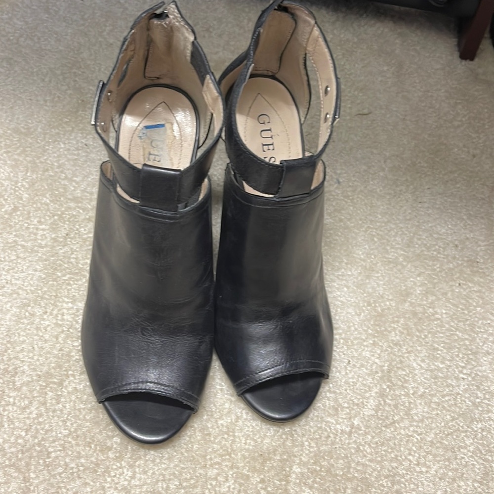 Guess shoe